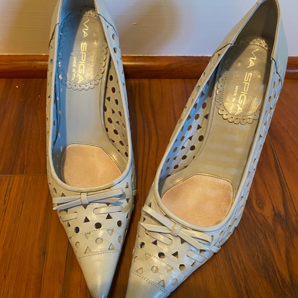 Via Spiga leather heel shoes.